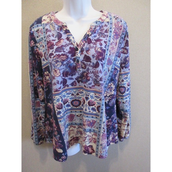 D&Co. Sweaters - d&co Light Weight Pull Over Sweater Size Medium